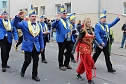 N&auml;rrinnen und Narren ziehen durch die Stadt (2) (Foto: Karl-Heinz Herrmann)