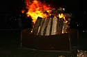 Osterfeuer in Kelbra am Gr&uuml;ndonnerstag mit Unterst&uuml;tzung der Feuerwehr (Foto: Ulrich Reinboth)