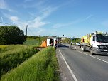 Umgekippter Lkw blockierte B4 (Foto: privat)