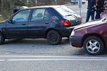 Auf ein Fahrzeug, das zur Seite fuhr und anhielt, um einem Feuerwehrauto Platz zu schaffen, fuhr der nachfolgende Pkw auf. (Foto: Jochen Miche)