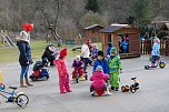 Nachdem es heute Vormittag zu regnen aufgehört hatte, gingen die Kinder raus und konnten sich im weiträumigen Gelände austoben. (Foto: Jochen Miche) Nachdem es heute Vormittag zu regnen aufgehört hatte, gingen die Kinder raus und konnten sich im weiträumigen Gelände austoben. (Foto: Jochen Miche)