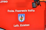 Nichts mit einem gemütlichen Abend: Die Helftaer Kameradinnen und Kameraden wurden zum Löschen mehrerer ganz offensichtlich vorsätzlich gelegter Brände gerufen. Wer sie bei ihrer Arbeit beobachtete, staunte über die Souveränität und Professionalität, mit der sie die Brände in kürzester Zeit unter Kontrolle bekamen. (Foto: Jochen Miche) Nichts mit einem gemütlichen Abend: Die Helftaer Kameradinnen und Kameraden wurden zum Löschen mehrerer ganz offensichtlich vorsätzlich gelegter Brände gerufen. Wer sie bei ihrer Arbeit beobachtete, staunte über die Souveränität und Professionalität, mit der sie die Brände in kürzester Zeit unter Kontrolle bekamen. (Foto: Jochen Miche)