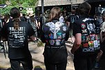 Auf der Suche nach einem Geburtstagsgeschenk muss nur das T-Shirt gelesen und eine passende CD besorgt werden. Metal-Fans senden Signale aus - und machen es ihren Liebsten leicht. (Foto: Jochen Miche)