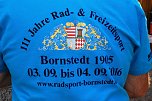 Die Bornstedter verstehen zu feiern: Lassen das Bier die anderen trinken, bauen aus den Flaschenverschl&uuml;ssen ein Weltrekordteil und k&ouml;nnen morgen auch noch - sie sind ja n&uuml;chtern geblieben - auf's Rad steigen und zur Freude eines begeisterten Publikums den n&auml;chsten Weltrekord ansteuern. (Foto: Jochen Miche)