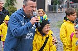 Wenn G&uuml;nter Schmidt singt, haben auch Kinder ihren Spa&szlig;. (Foto: Jochen Miche)