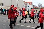 N&auml;rrinnen und Narren ziehen durch die Stadt (2) (Foto: Karl-Heinz Herrmann)