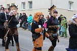 N&auml;rrinnen und Narren ziehen durch die Stadt (2) (Foto: Karl-Heinz Herrmann)
