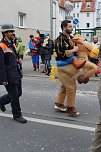 N&auml;rrinnen und Narren ziehen durch die Stadt (2) (Foto: Karl-Heinz Herrmann)