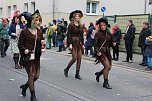 N&auml;rrinnen und Narren ziehen durch die Stadt (2) (Foto: Karl-Heinz Herrmann)