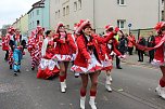 N&auml;rrinnen und Narren ziehen durch die Stadt (2) (Foto: Karl-Heinz Herrmann)
