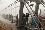 Auf der l&auml;ngsten H&auml;ngebr&uuml;cke der Welt (Foto: S. Tetzel)