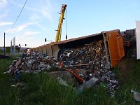 Umgekippter Lkw blockierte B4 Bild: Umgekippter Lkw blockierte B4