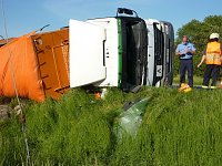 Umgekippter Lkw blockierte B4 Bild: Umgekippter Lkw blockierte B4