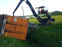 Umgekippter Lkw blockierte B4 Bild: Umgekippter Lkw blockierte B4