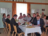 Zeugnisse übergeben Bild: Zeugnisse übergeben