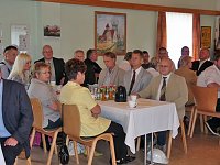 Zeugnisse übergeben Bild: Zeugnisse übergeben