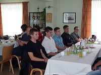 Zeugnisse übergeben Bild: Zeugnisse übergeben