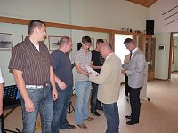 Zeugnisse übergeben Bild: Zeugnisse übergeben