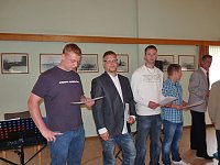 Zeugnisse übergeben Bild: Zeugnisse übergeben