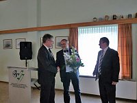 Zeugnisse übergeben Bild: Zeugnisse übergeben