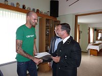 Zeugnisse übergeben Bild: Zeugnisse übergeben