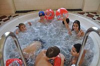 Bild: Knax Party im Badehaus