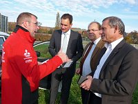 Bild: Stadtwerke Sondershausen GmbH sind nun auch mit Strom mobil. Autohaus Peter Gruppe &uuml;bergab heute E-Mobil...