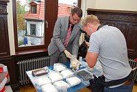 Bild: Drogen und Bargeld wurden sichergestellt