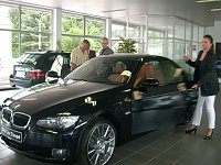 Bild: &Uuml;bergabe Spendenfahrzeug durch das Autohaus Fritze Sondershausen
