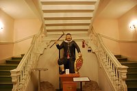 Bild: Als Wilhelm von Humboldt und seine sp&auml;tere Frau Caroline von Dacher&ouml;den den barocken Treppenaufgang des Schlosses in Hettstedt-Burg&ouml;rner nutzten, gab es diese um 1590 in Eisleben entstandene Figur bereits, nur nicht hier im Haus: Kamerad Martin, Rechtssymbol der Eisleber Neustadt und Sinnbild des Bergbaus.