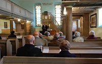 Bild: Pfarrer Klemens Niemann aus Eisleben f&uuml;hrte mit einer Andacht in der Hettstedter Kirche St. Nikolai in die Thematik "Identit&auml;t und Erbe" ein, die am Reformationstag in der Kupferstadt thematisiert wurde. 