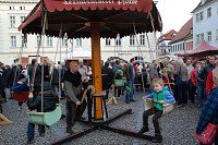 Bild: &Ouml;kologisch unbedenklich und trotzdem ein riesiger Spa&szlig; f&uuml;r kleine Kinder: das muskelbetriebene Karussell.