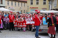 Bild: Schwerarbeit f&uuml;r den Kanonier. Er f&uuml;ttert, vorweihnachtlich passend, die Mastga..., Mastkanone. 