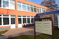 Bild: Hettstedts sch&ouml;ne, lichtdurchflutete Stadtbibliothek "Gottfried August B&uuml;rger" ist Gastgeber vieler Leseveranstaltungen, aber auch mancher Wettbewerbe, wie zum Beispiel die "Lesekrone 2015" des Friedrich-B&ouml;decker-Kreises in Sachsen-Anhalt.