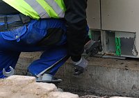 Bild: Zimmer, die zusammengeschraubt werden. Schlosser statt Maurer. Aber es geht schnell, ist vermutlich preisg&uuml;nstig und muss nicht so lange ertragen werden wie Geb&auml;ude aus fr&uuml;heren Jahrzehnten, die noch f&uuml;r die Ewigkeit gebaut wurden.