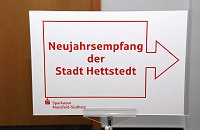 Bild: Ein Schild wies den Besuchern den Weg zum Festsaal in der Sparkasse.