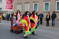 Bild: N&auml;rrinnen und Narren trotzen Wetter (1)