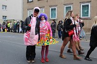Bild: N&auml;rrinnen und Narren trotzen Wetter (1)