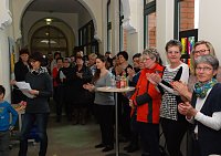Bild: Der Auftritt der Kinder begeisterte das Publikum. Das Besondere: Wo gestalten schon bei einer Vernissage die Maler ihr eigenes musikalisches Begleitprogramm?