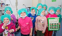 Bild: Kleine &Auml;rzte und Schwestern - wer m&ouml;chte das nicht sein?