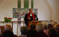Bild: Den Festgottesdienst "100 Jahre evangelisches Gemeindehaus und Jugendheim" gestalteten Pfarrer Johannes M&uuml;ller (im Bild), Pfarrerin Margot Runge, Kirchenmusikdirektorin Martina Pohl, Mitglieder des Posaunenchores, die evangelische Kantorei und zahlreiche weitere Akteure mit.