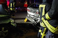 Bild: Einen gewaltigen Aufprall hat es bei diesem Unfall heute Abend in Eisleben gegeben. Dabei gab es eine Schwerverletzte. Im Bild: das demolierte Heck des Seat.