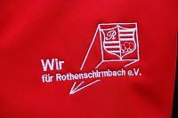 Bild: Die gute Seele der Gemeinde: der Verein "Wir f&uuml;r Rothenschirmbach". Er tr&auml;gt seinen Vereinsnamen stolz als Stickerei auf den Vereinsjacken.