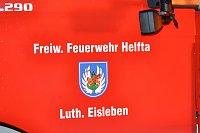 Bild: Nichts mit einem gem&uuml;tlichen Abend: Die Helftaer Kameradinnen und Kameraden wurden zum L&ouml;schen mehrerer ganz offensichtlich vors&auml;tzlich gelegter Br&auml;nde gerufen. Wer sie bei ihrer Arbeit beobachtete, staunte &uuml;ber die Souver&auml;nit&auml;t und Professionalit&auml;t, mit der sie die Br&auml;nde in k&uuml;rzester Zeit unter Kontrolle bekamen. 