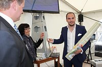 Bild: Mit Festakt schiefer Turm als gerettet gefeiert