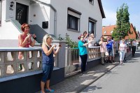 Bild: Wildes Gestikulieren, fr&ouml;hliches Zurufen, doch bitte zu l&auml;cheln - in Bornstedt sind die Paparazzi ebenso ambitioniert, doch irgendwie lustiger drauf als im Rest der Welt.