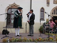 Marktmeister führt durch Programm Bild: Marktmeister führt durch Programm