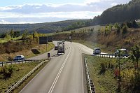 Bild: Schwerer Unfall zwischen Abschleppwagen und Br&uuml;cke