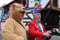 Närrinnen und Narren ziehen durch die Stadt (2) Bild: Närrinnen und Narren ziehen durch die Stadt (2)