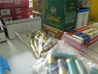 Präsentation der sichergestellten Waffen und Munition Bild: Präsentation der sichergestellten Waffen und Munition